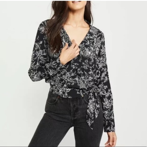 Abercrombie & Fitch | Floral Collared Wrap Top - Picture 2 of 13